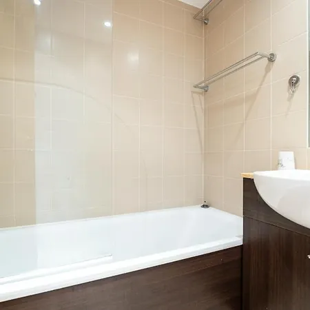 2br Balcony, Plants & Electric Piano Apartman *