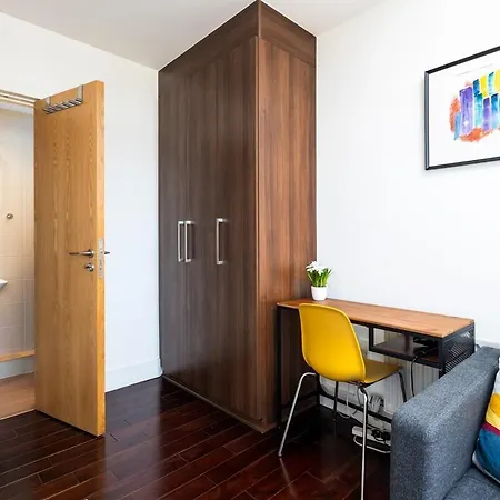 2br Balcony, Plants & Electric Piano * 都柏林