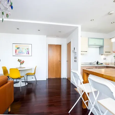 Apartman 2br Balcony, Plants & Electric Piano