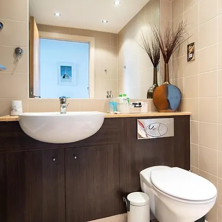 公寓 2br Balcony, Plants & Electric Piano *