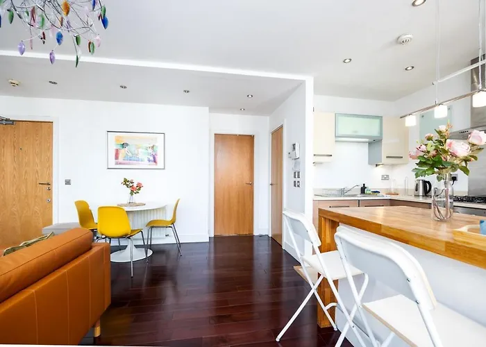 Apartamento 2br Balcony, Plants & Electric Piano