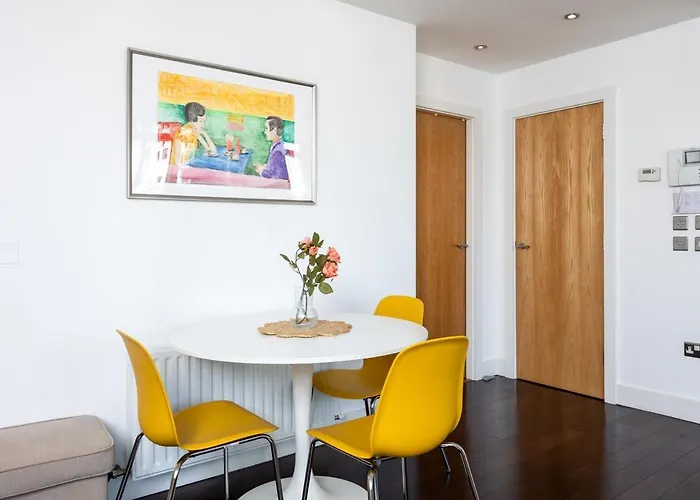 2br Balcony, Plants & Electric Piano Appartement Dublin