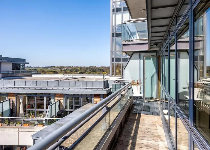 2br Balcony, Plants & Electric Piano Appartement