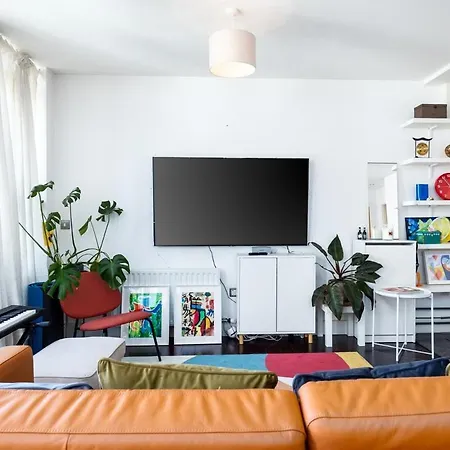 2br Balcony, Plants & Electric Piano Apartmán *