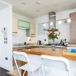 2br Balcony, Plants & Electric Piano Апартаменты Дублин